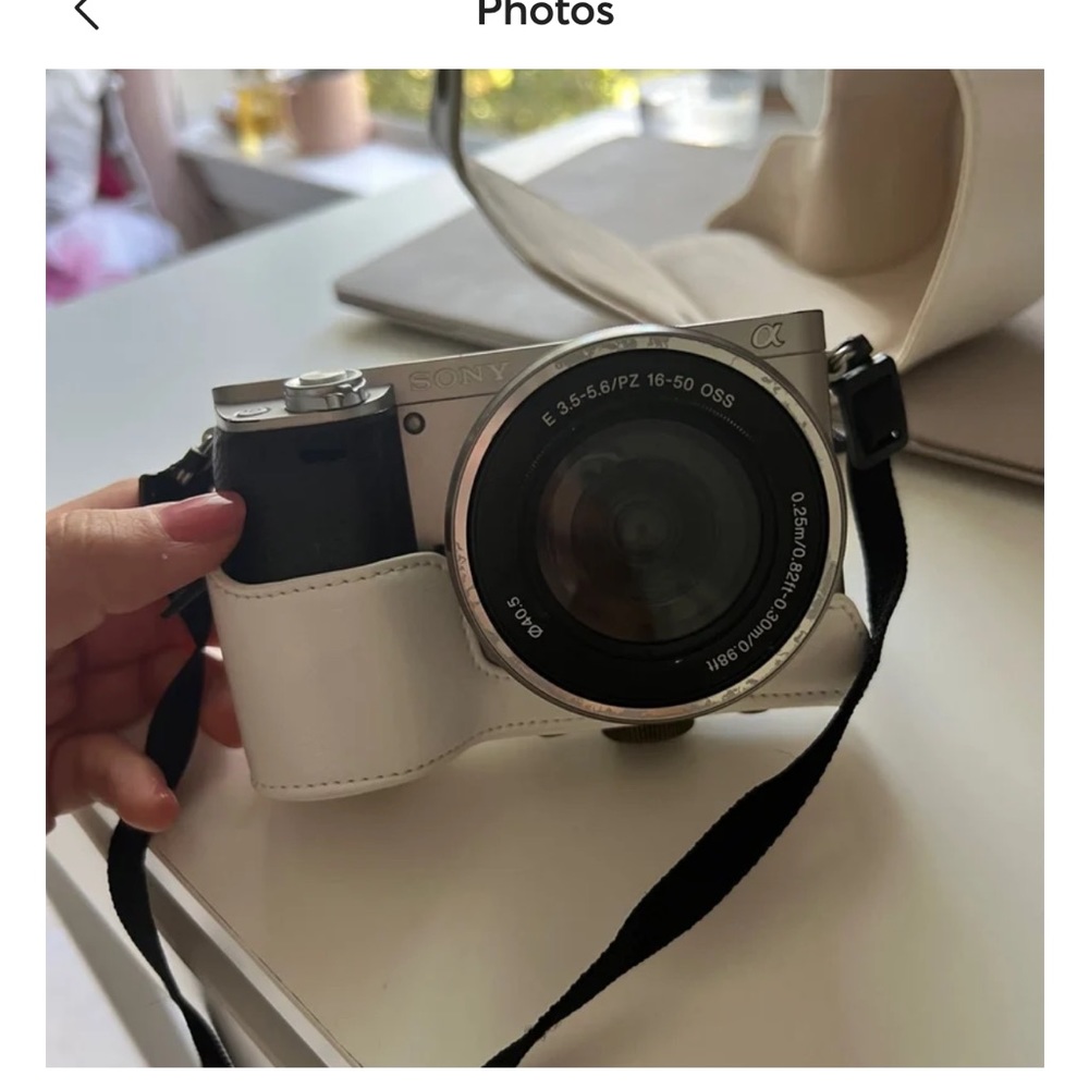 Sony a600 silver with white case